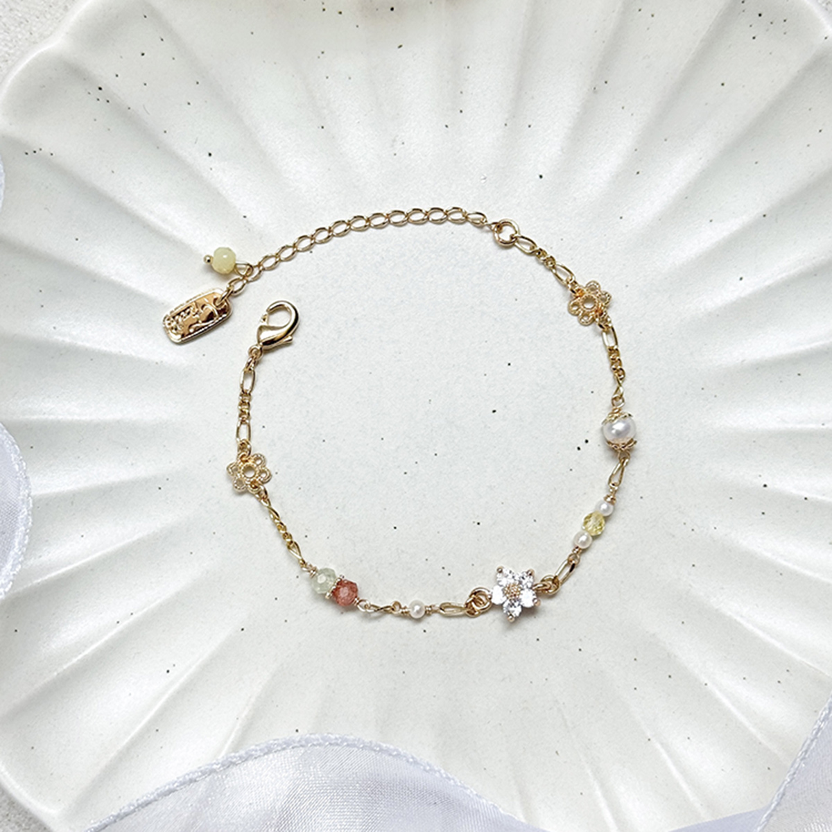 B11 / 生日花 • 柒月貳陸 • 德洋甘菊 – 珍珠 – 手鍊