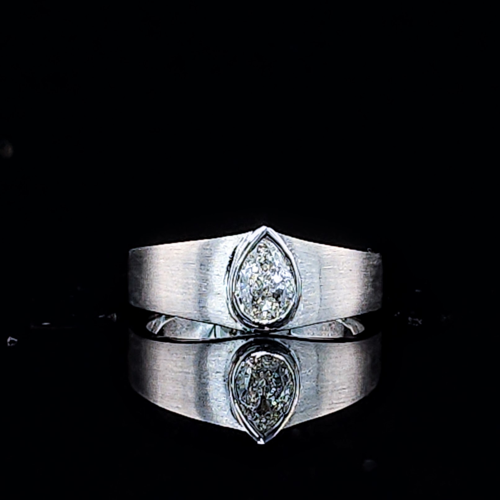 全新18K白金【單粒26份梨形鑽石】戒指