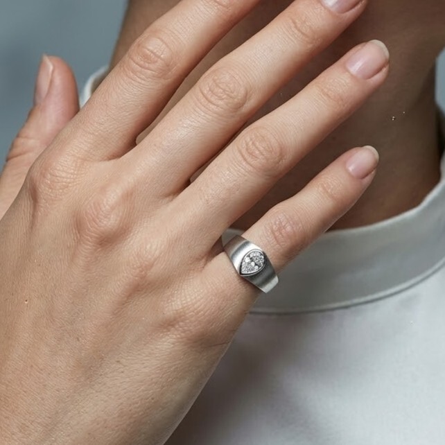 全新18K白金【單粒26份梨形鑽石】戒指