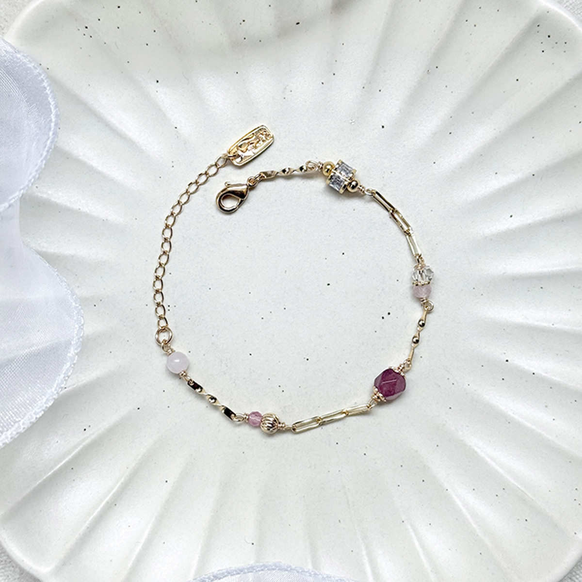 B09 / 生日花 • 伍月貳柒 • 石楠杜鵑 – 草莓晶 – 手鍊