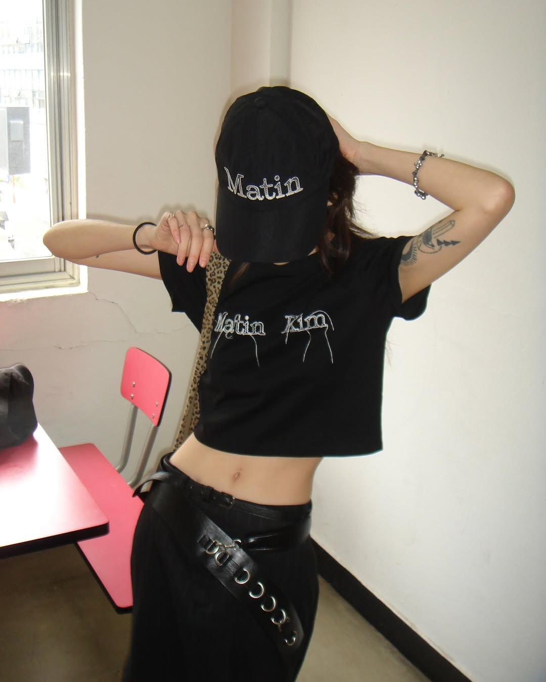 【預購】韓國代購 Matin Kim 設計款 破壞流蘇 毛邊 抽鬚Logo 短版上衣 多色可選