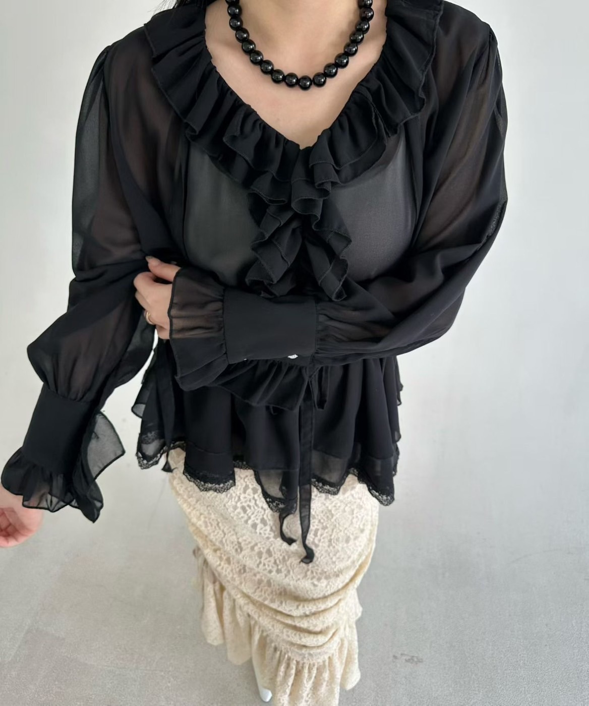 浪漫感荷葉滾邊V領收腰雪紡上衣 / 2色