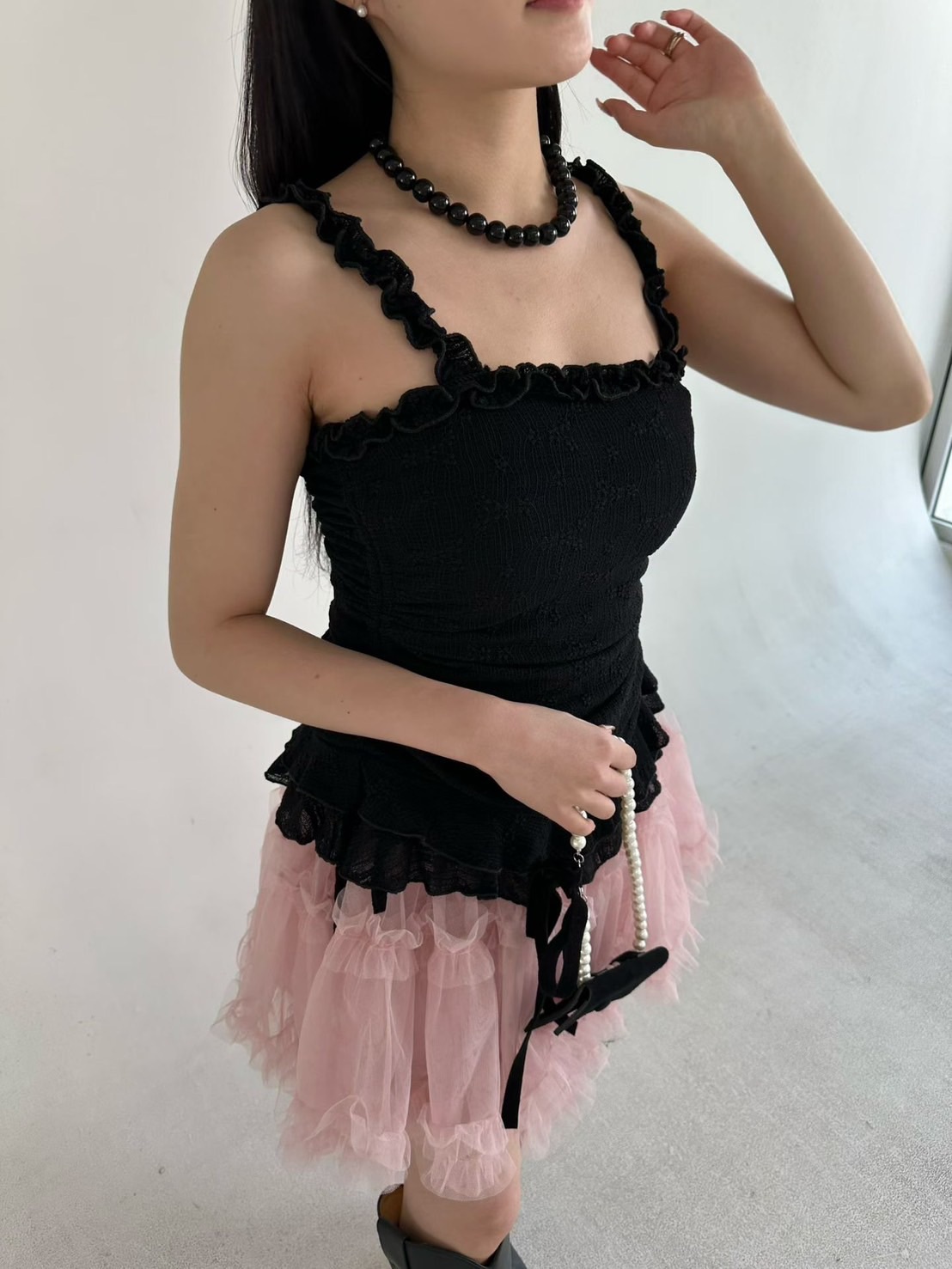 捲捲肩帶下擺織帶造型背心上衣 / 2色