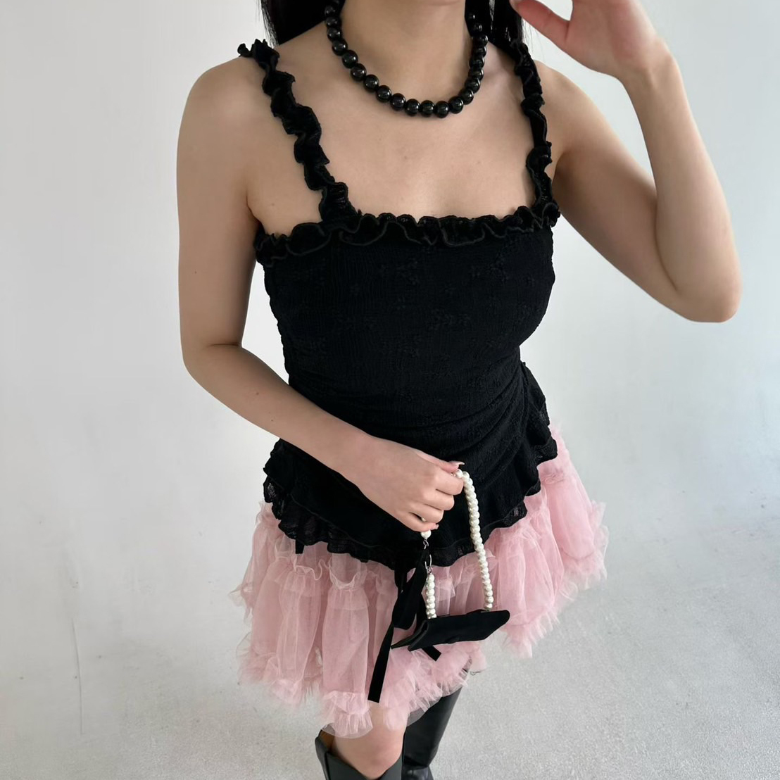 捲捲肩帶下擺織帶造型背心上衣 / 2色