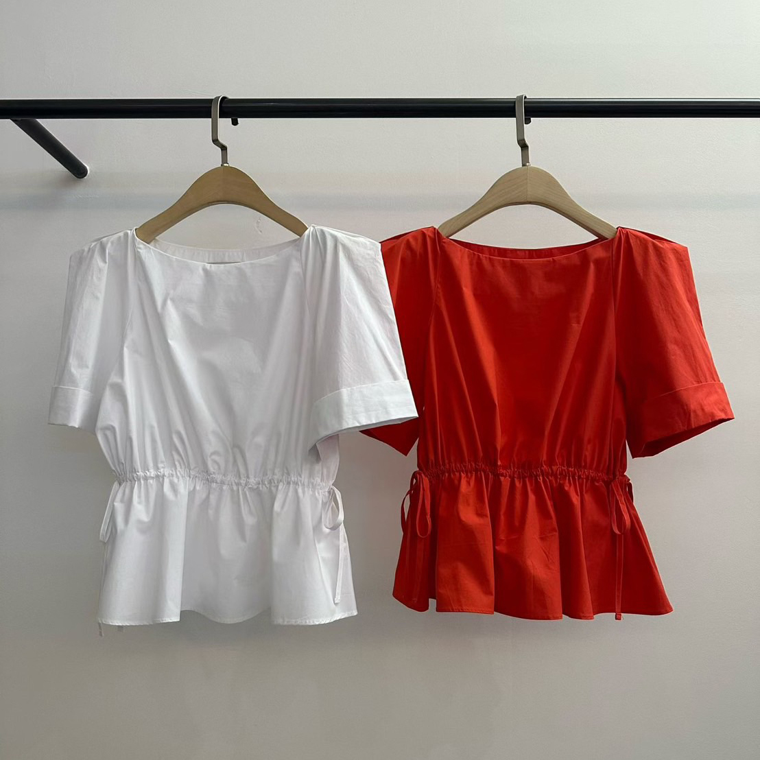 抓摺澎澎袖收腰綁帶傘擺造型上衣 / 2色