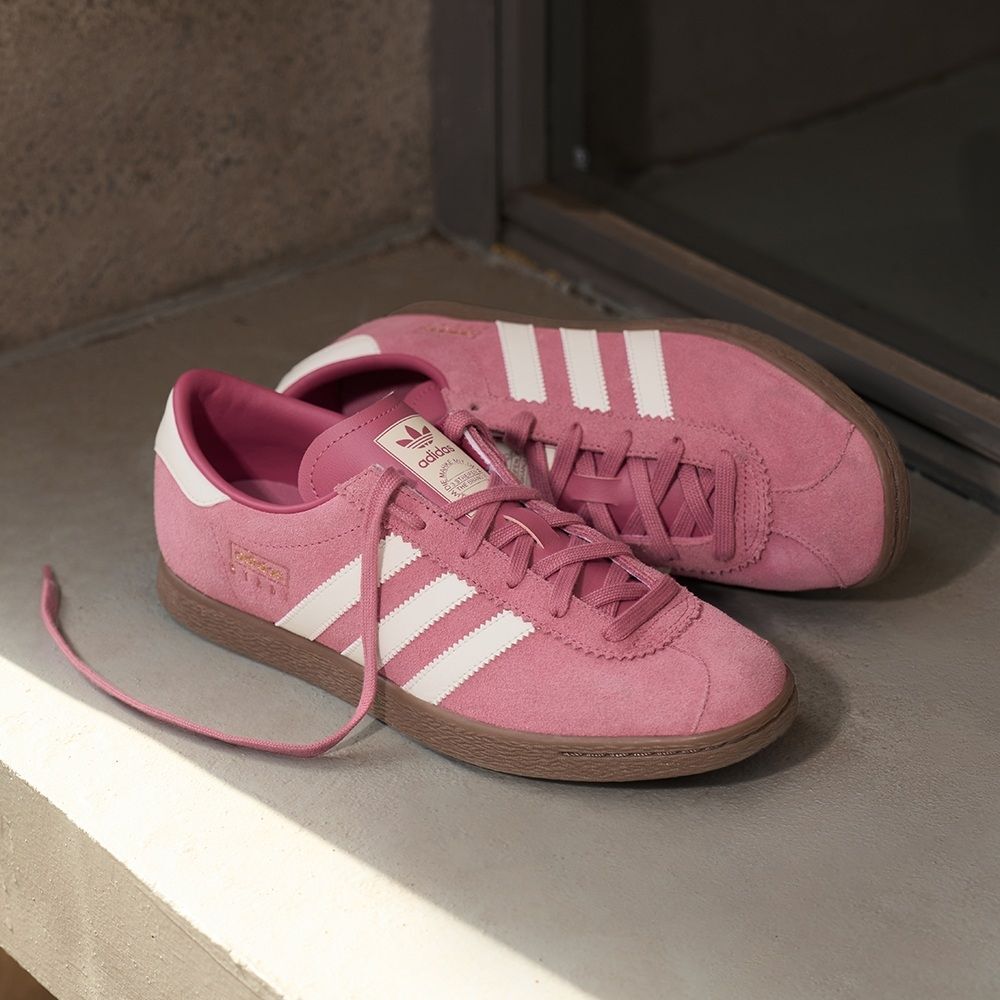 代購-Adidas Originals Stadt 復古 麂皮 德訓鞋 草莓熊 男女同款  JR9551