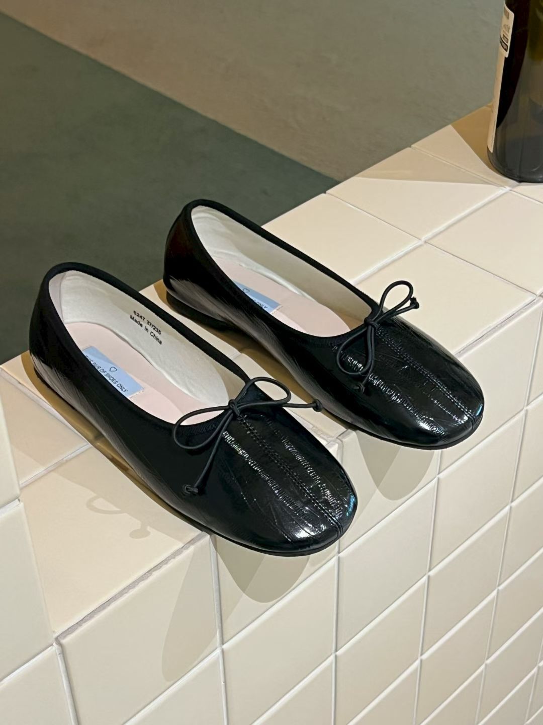 CC43 深口暗紋娃娃鞋 *買大一碼*