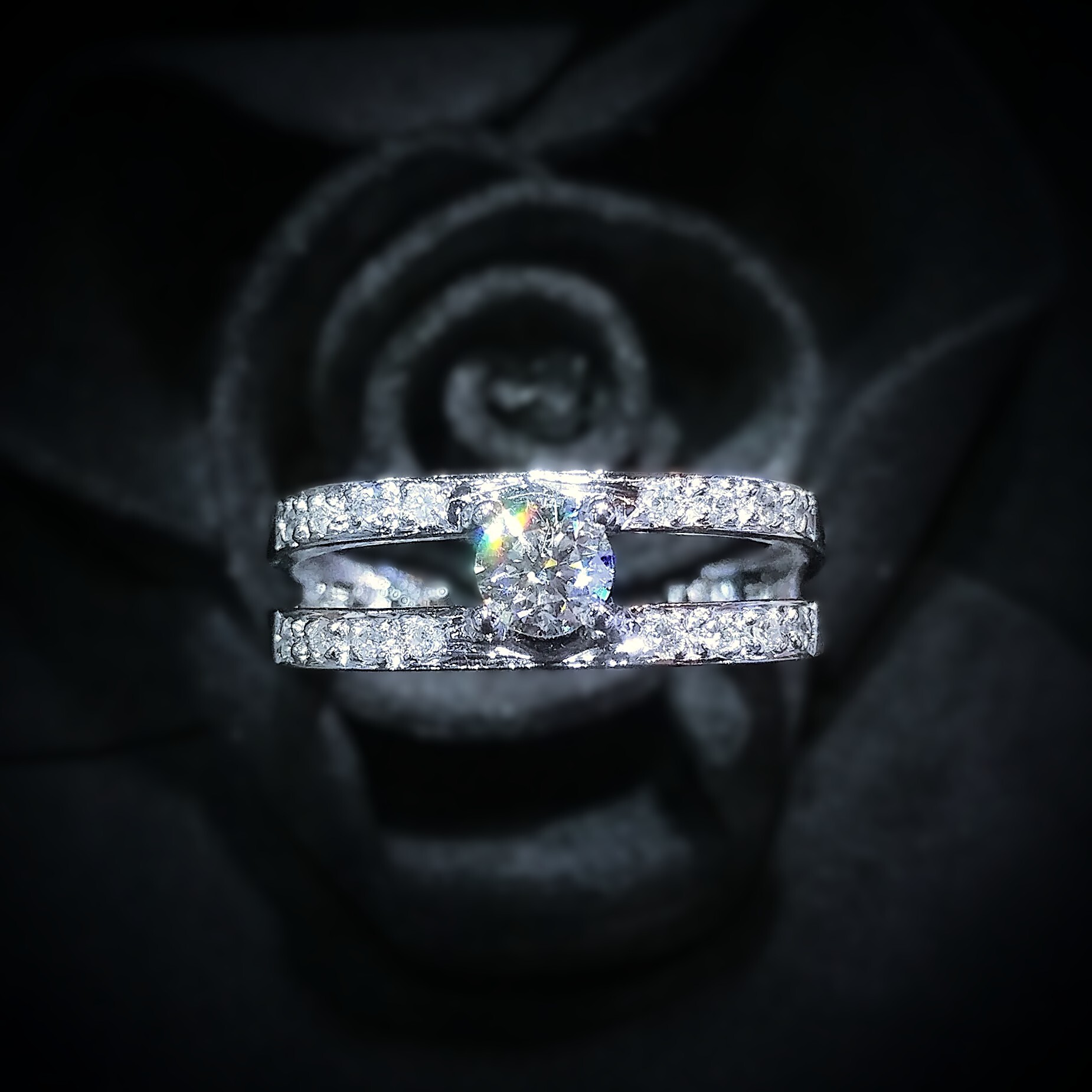 全新18K白金【單粒34份鑽石】配小鑽共48份鑽石戒指