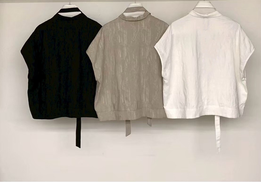 060223 小眾設計款! 短版落肩背心 - 卡其