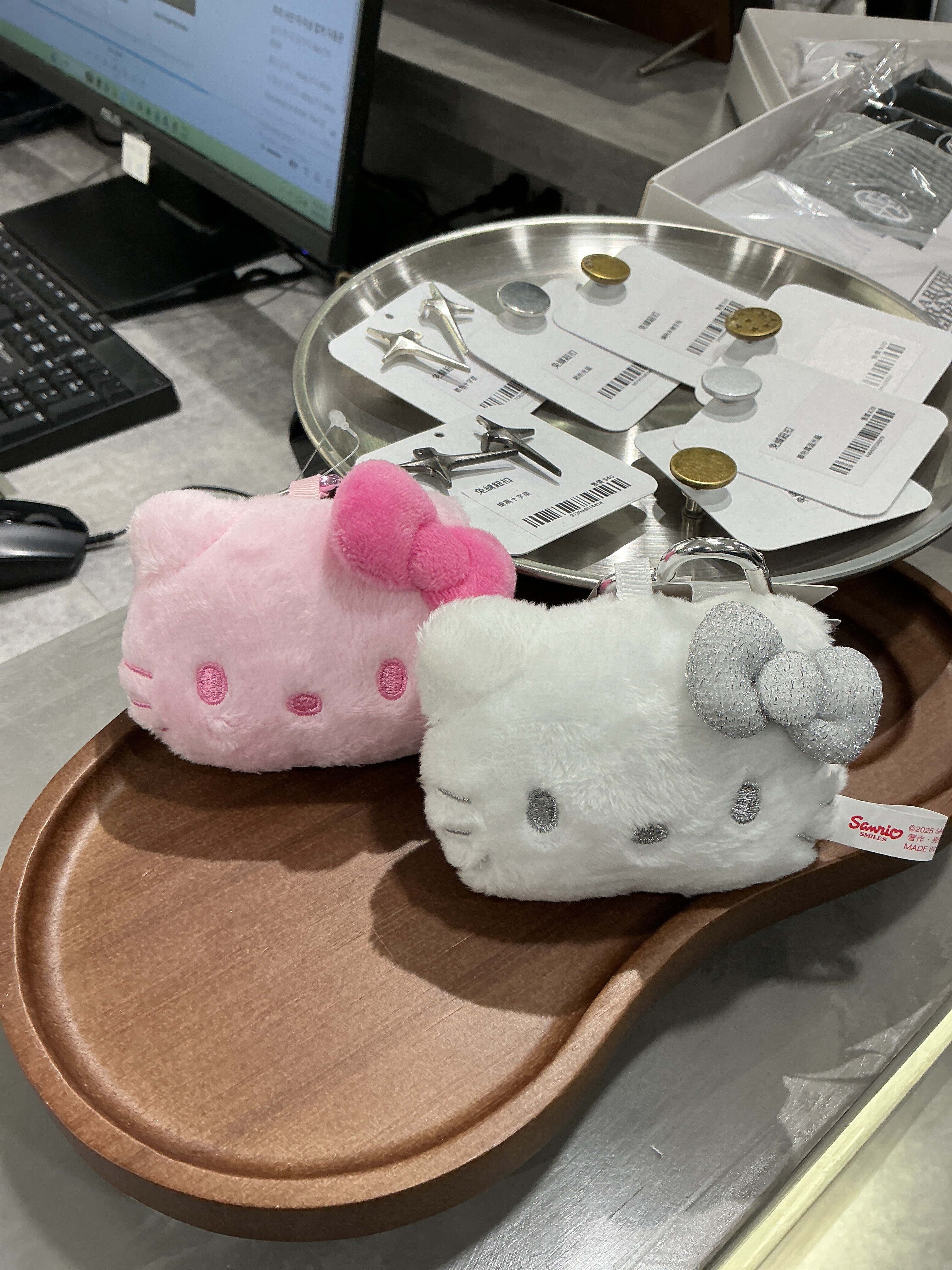 Hello Kitty 毛茸茸大頭吊飾