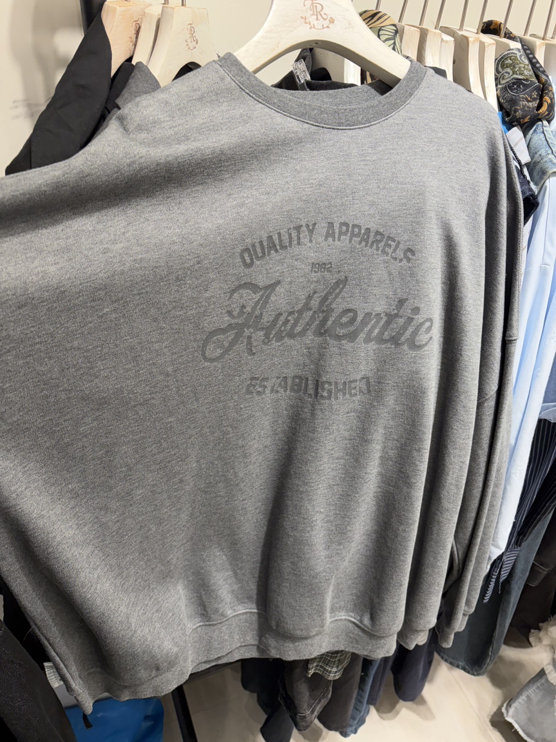 802 字母大學Ｔ - 灰