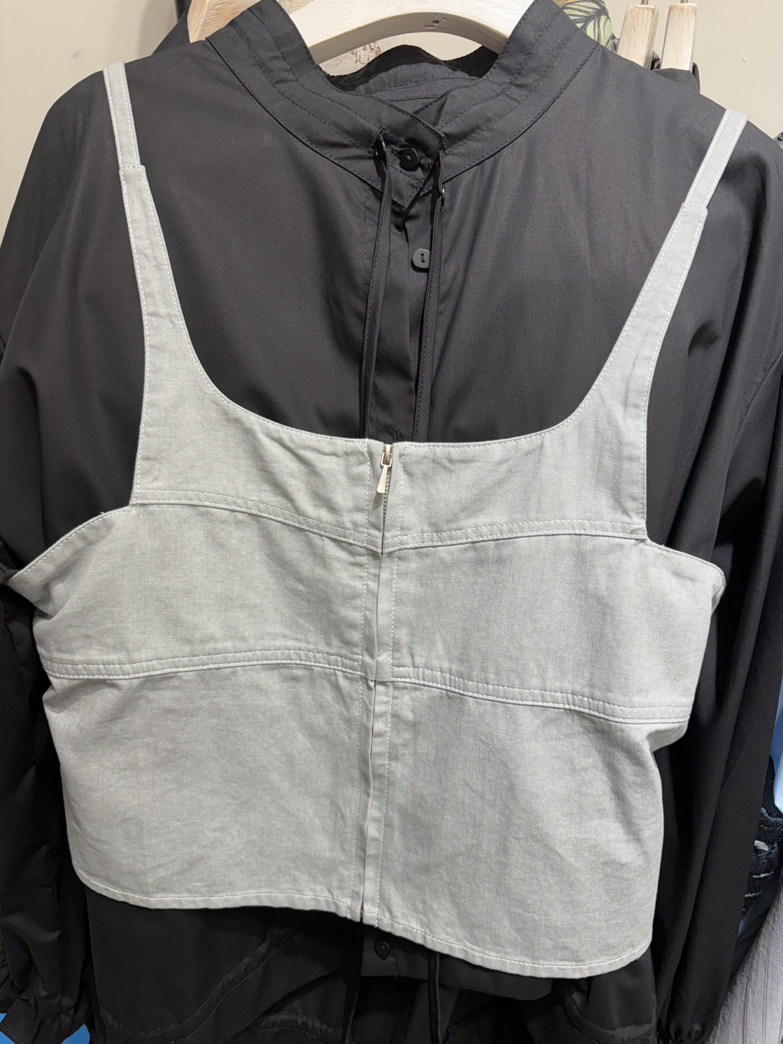 803 外搭細肩背心 - 灰