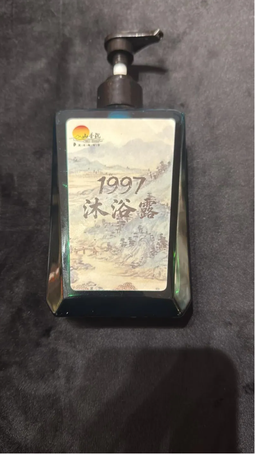 3 K22 1997 AGARWOOD BODY WASH