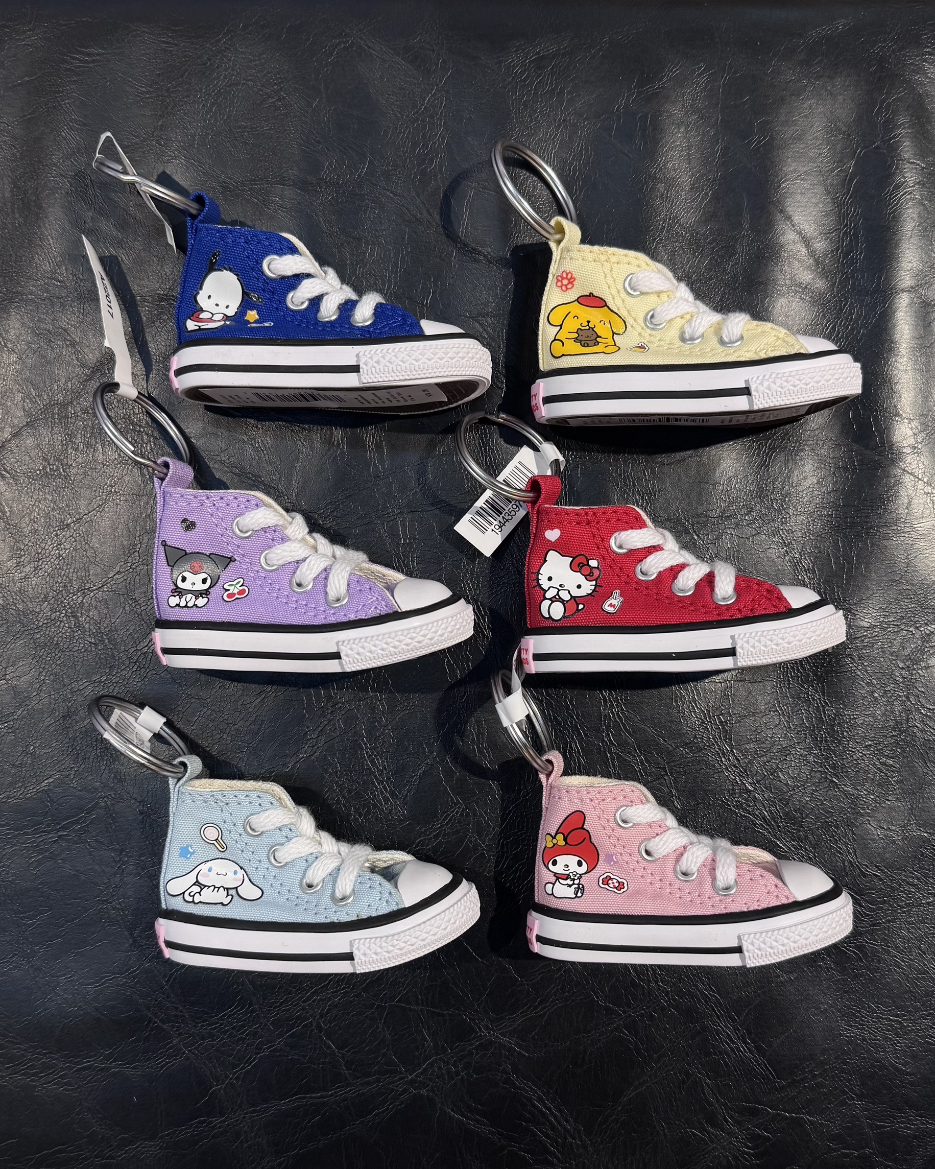 CONVERSE x SANRIO三麗鷗 小帆布鞋 HELLO KITTY AND FRIENDS 鑰匙圈 吊飾