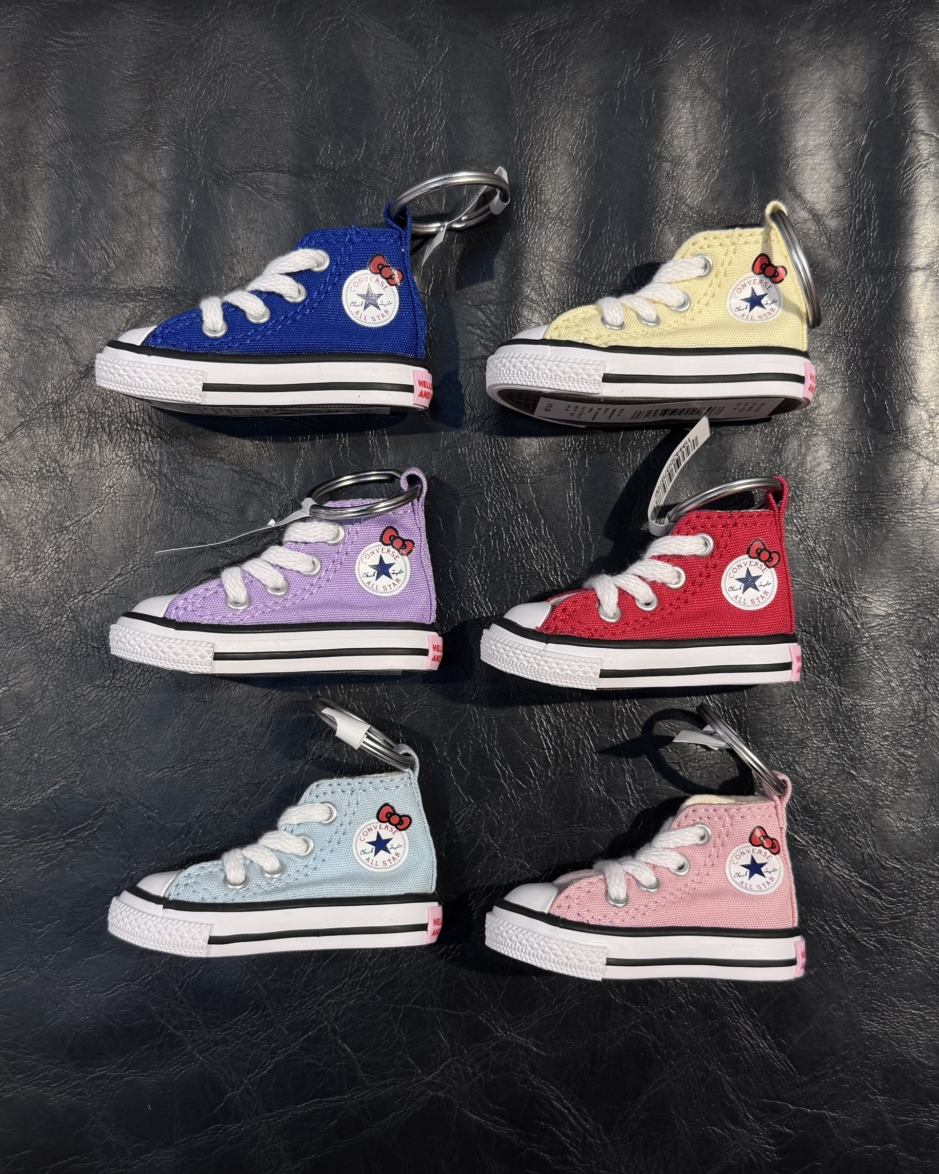 CONVERSE x SANRIO三麗鷗 小帆布鞋 HELLO KITTY AND FRIENDS 鑰匙圈 吊飾