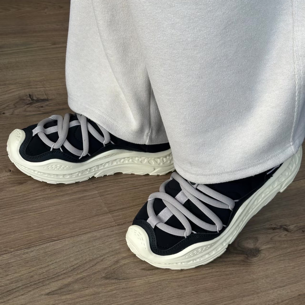 HOKA ONE ONE PRA PRIMO 奶油黑 復古 懶人鞋 拖鞋 舒適 烏龍麵 毛毛蟲鞋 1141570-BCKV