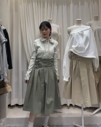 AF6013 搭扣百褶中長裙