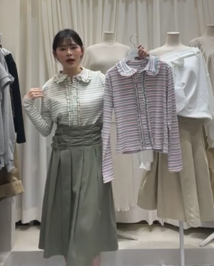 AF6012 高彩度條紋花邊上衣