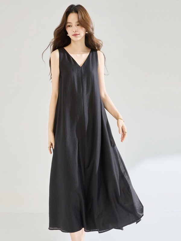 V領極簡天絲洋裝 黑色