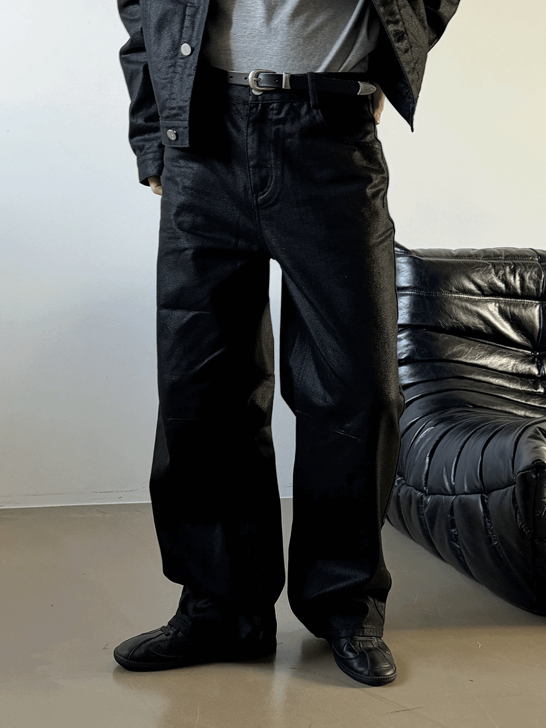 黑色塗層寬鬆牛仔褲