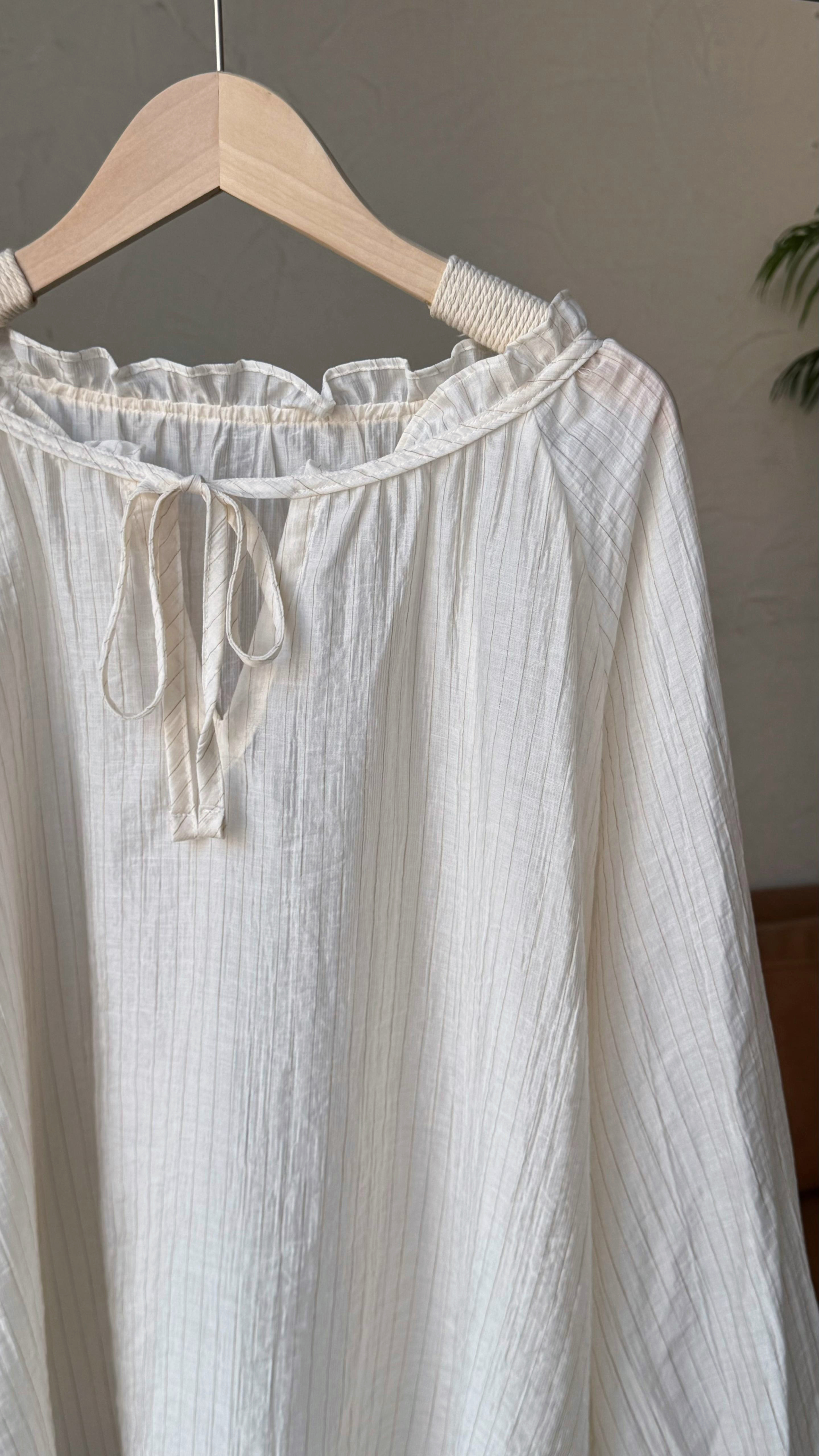 KR523 韓系溫柔薄薄暗直紋TOP