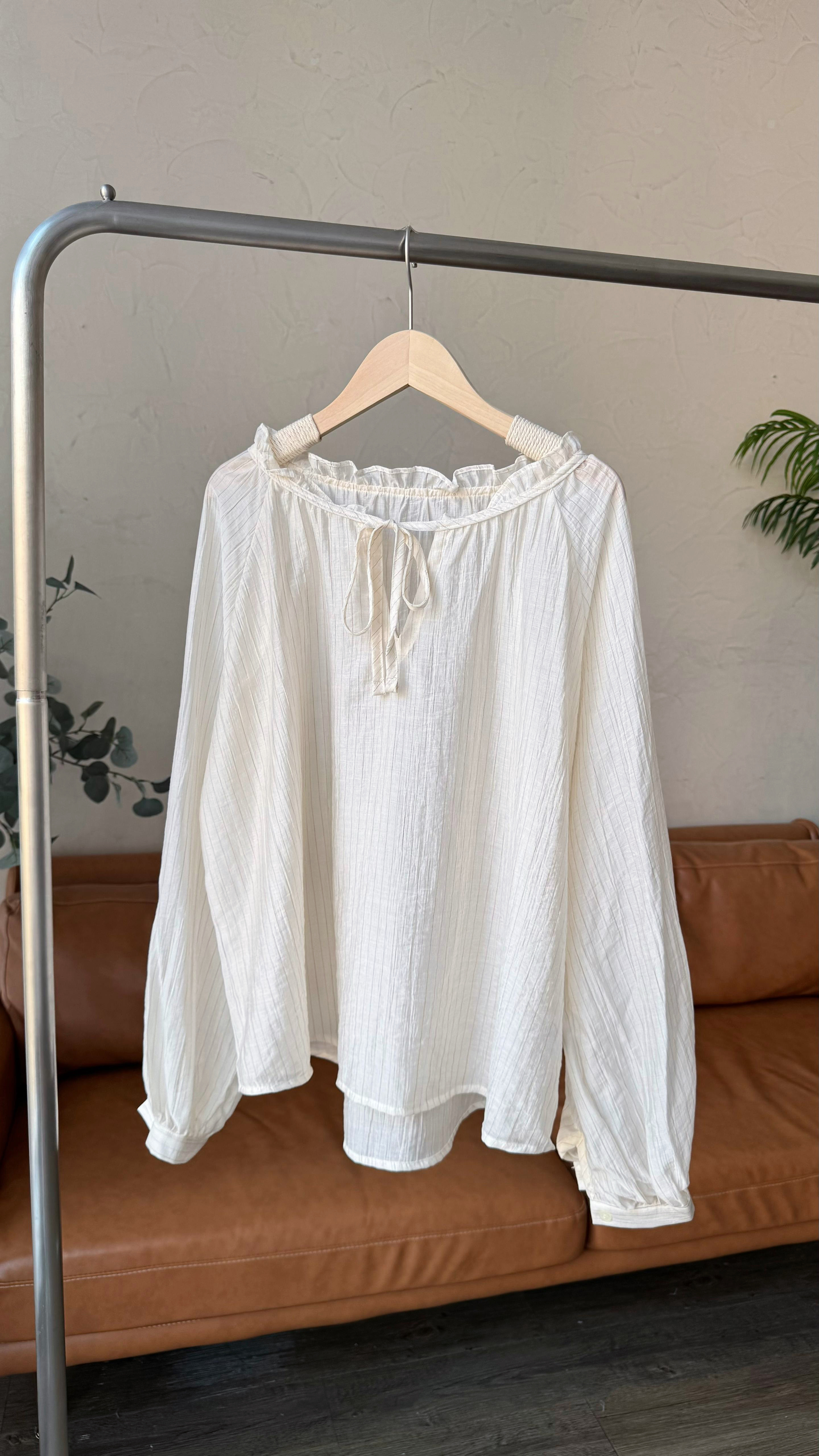 KR523 韓系溫柔薄薄暗直紋TOP