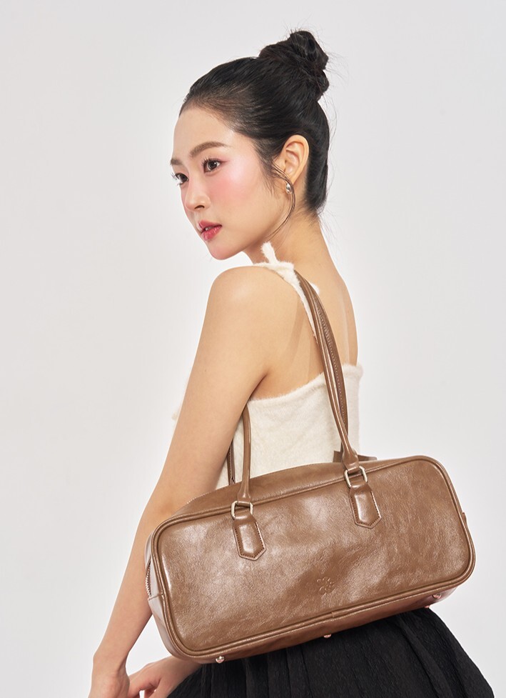 Q17 RECLOW SIO BAGUETTE BAG - BROWN