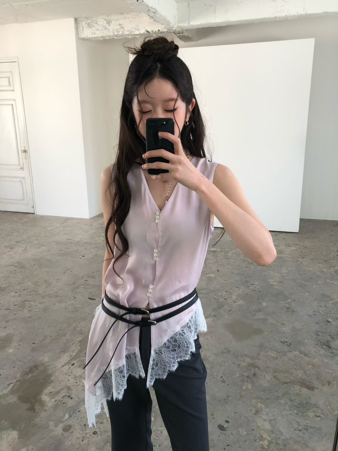 斜擺蕾絲無袖開釦背心