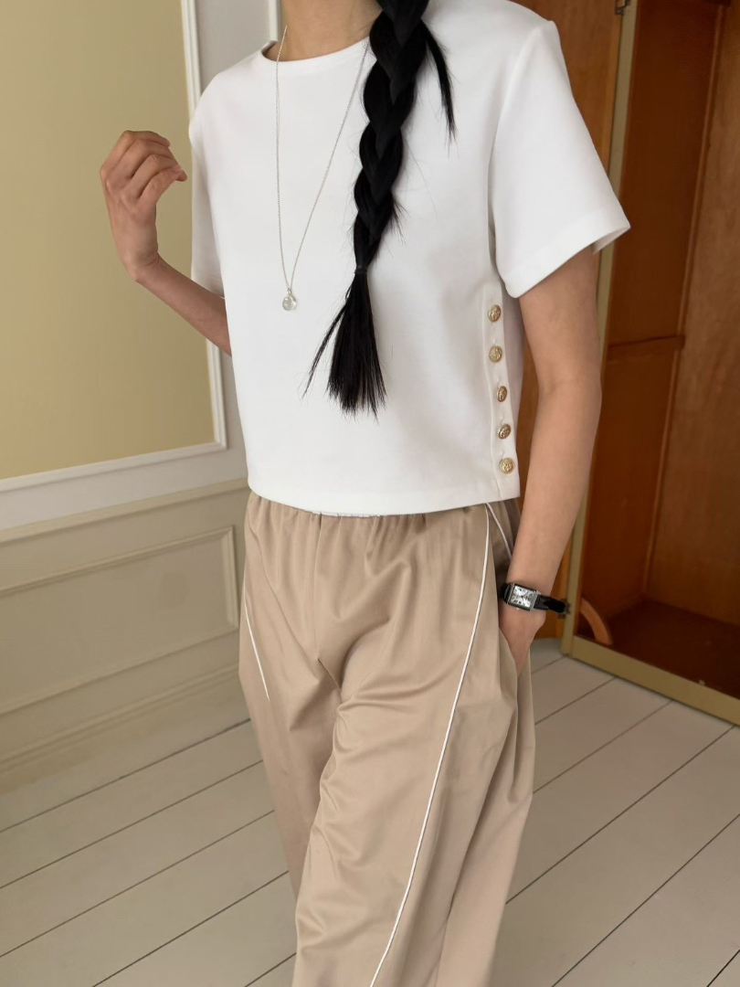 側邊排釦短版上衣｜修身顯瘦設計感棉T