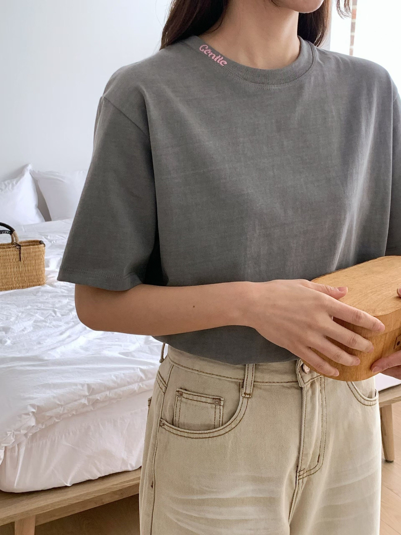 韓系簡約日常穿搭｜寬鬆質感圓領素T