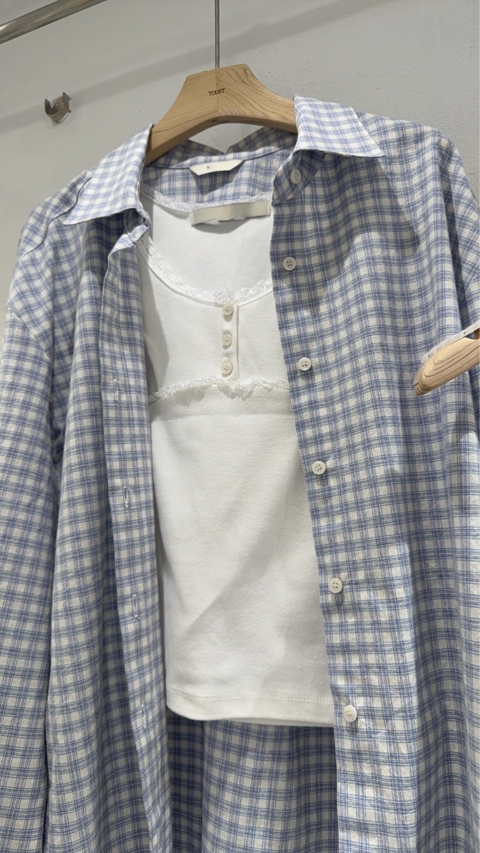 韓國連線 純慾蕾絲滾邊排釦背心