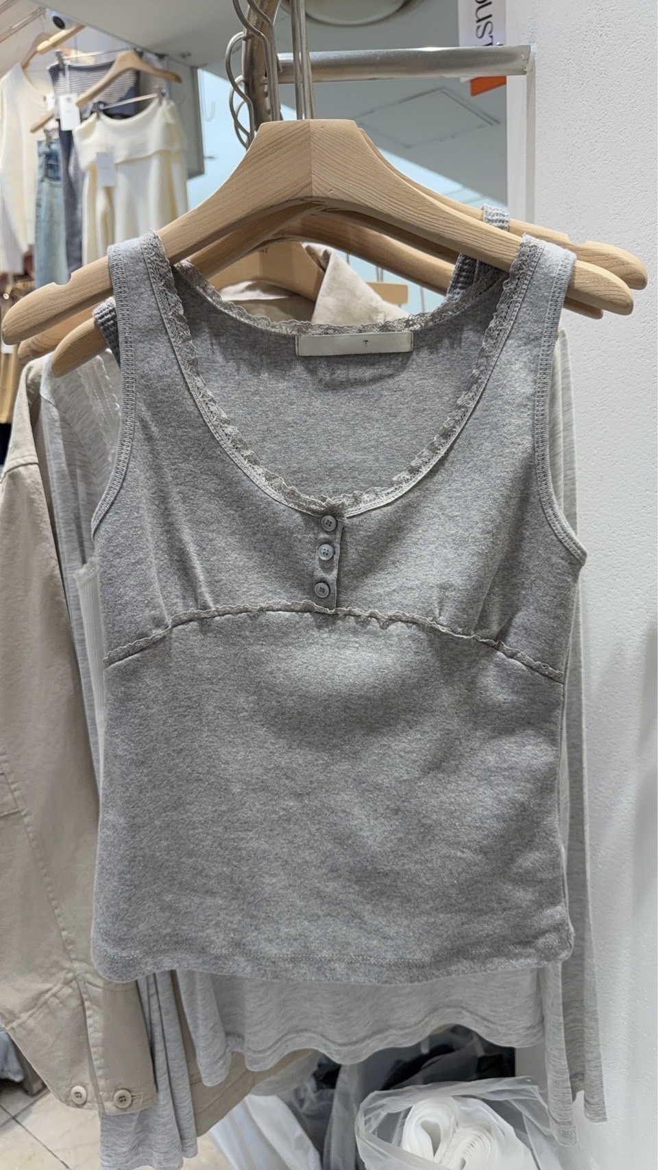 韓國連線 純慾蕾絲滾邊排釦背心