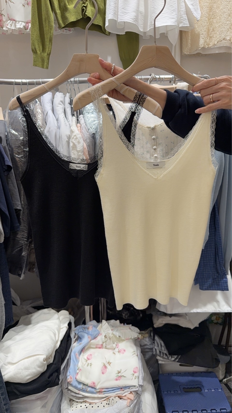 韓國連線 V領蕾絲針織背心