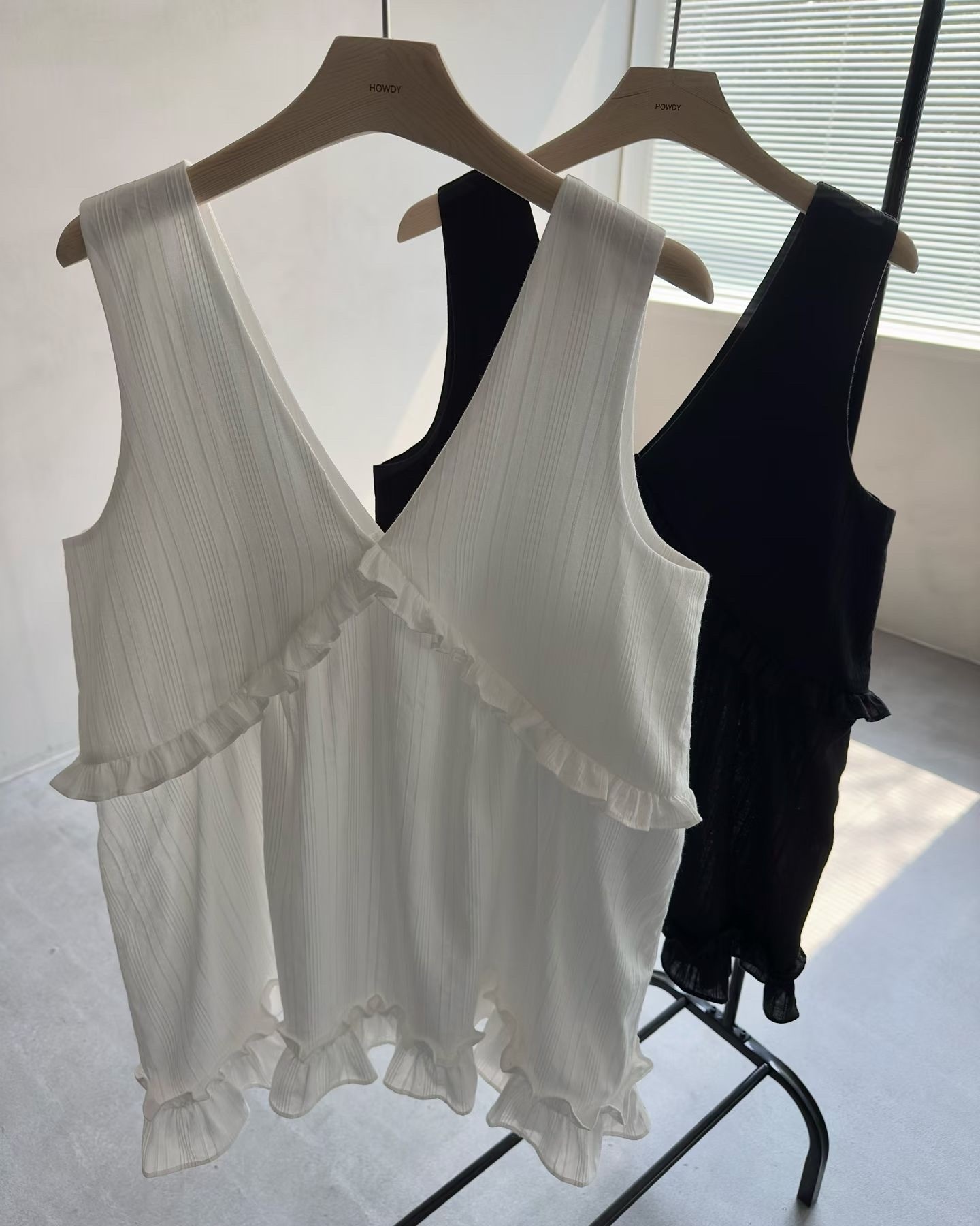 韓國連線 V領荷葉邊無袖上衣