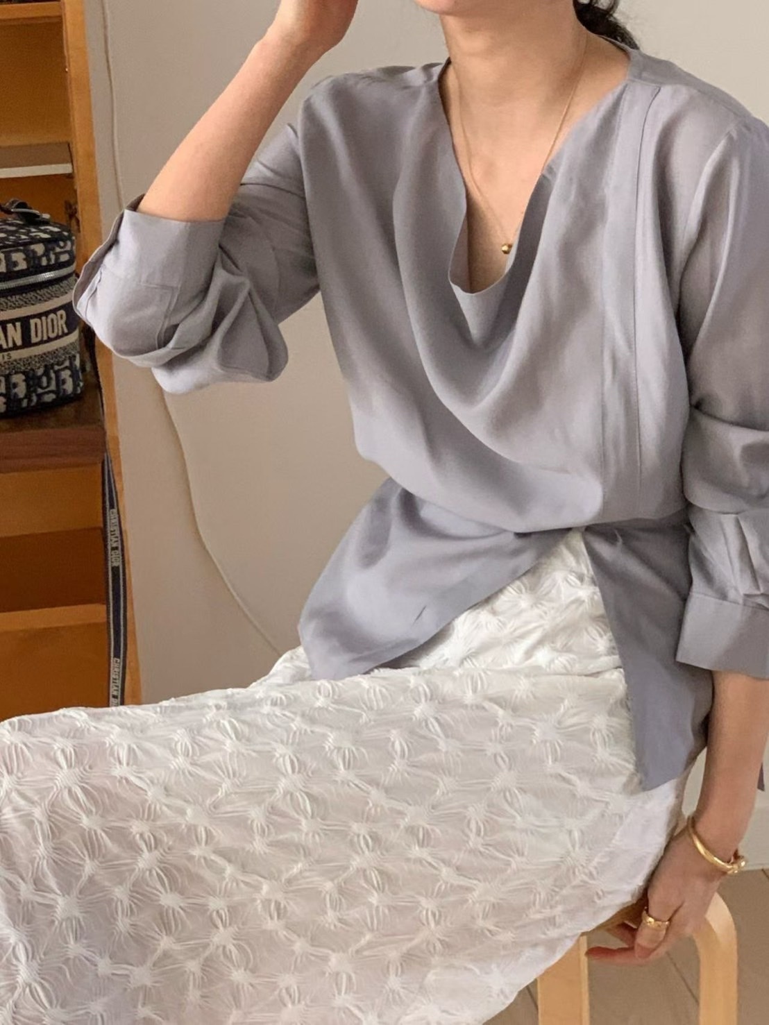 韓國連線 溫柔盪領繫腰光澤上衣