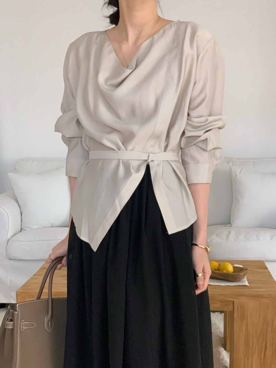 韓國連線 溫柔盪領繫腰光澤上衣