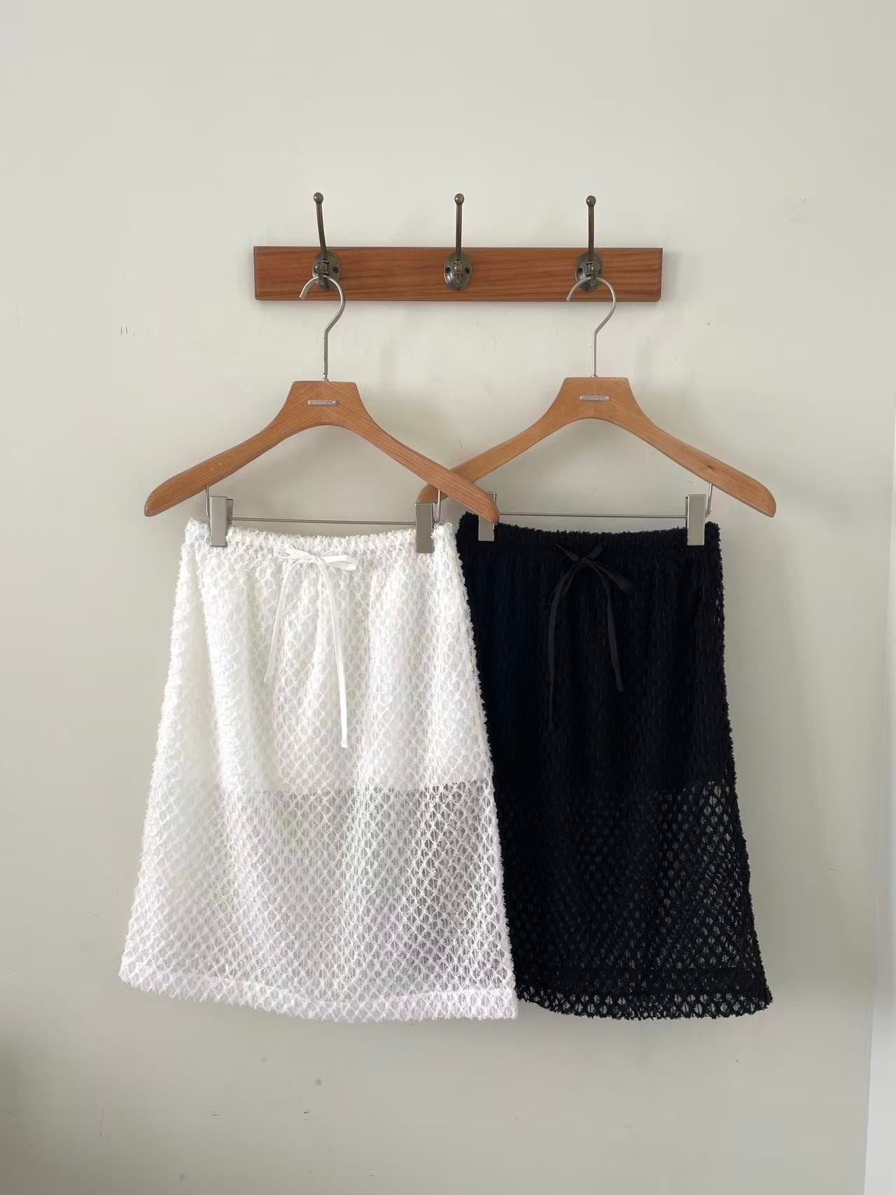 Mesh knees length skirt
