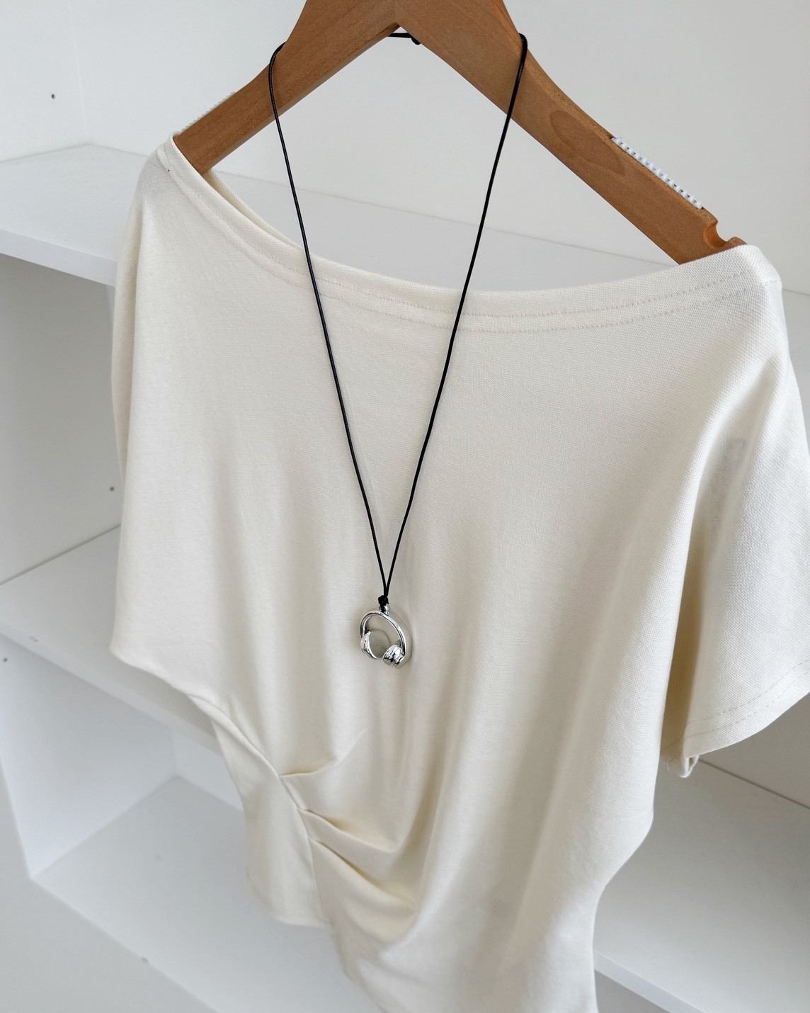 法朵Fado shop｜斜肩復古縮腰T(附耳機造型項鍊) 0215076 四色