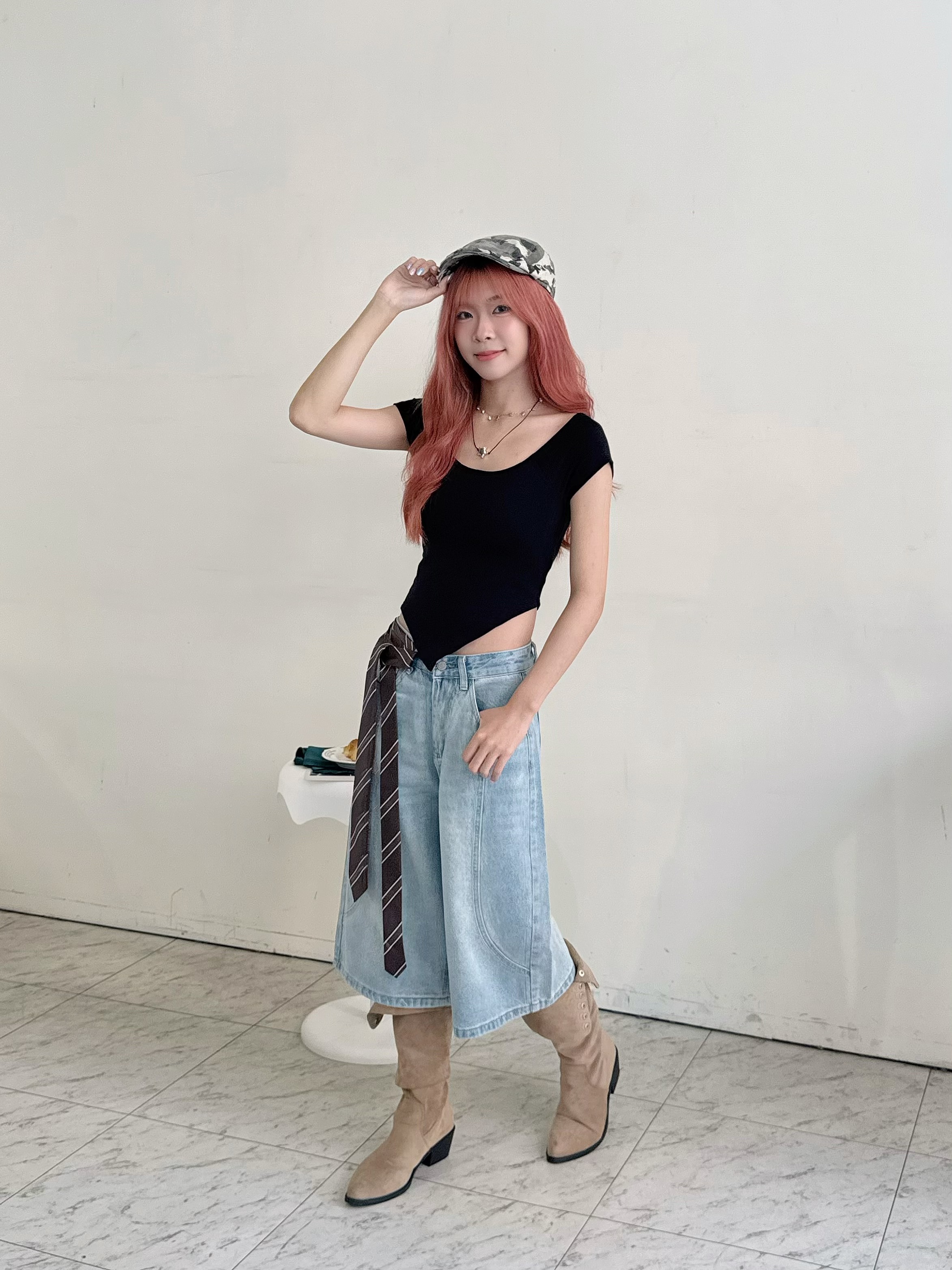 削肩斜擺素色上衣（帶胸墊）-0575