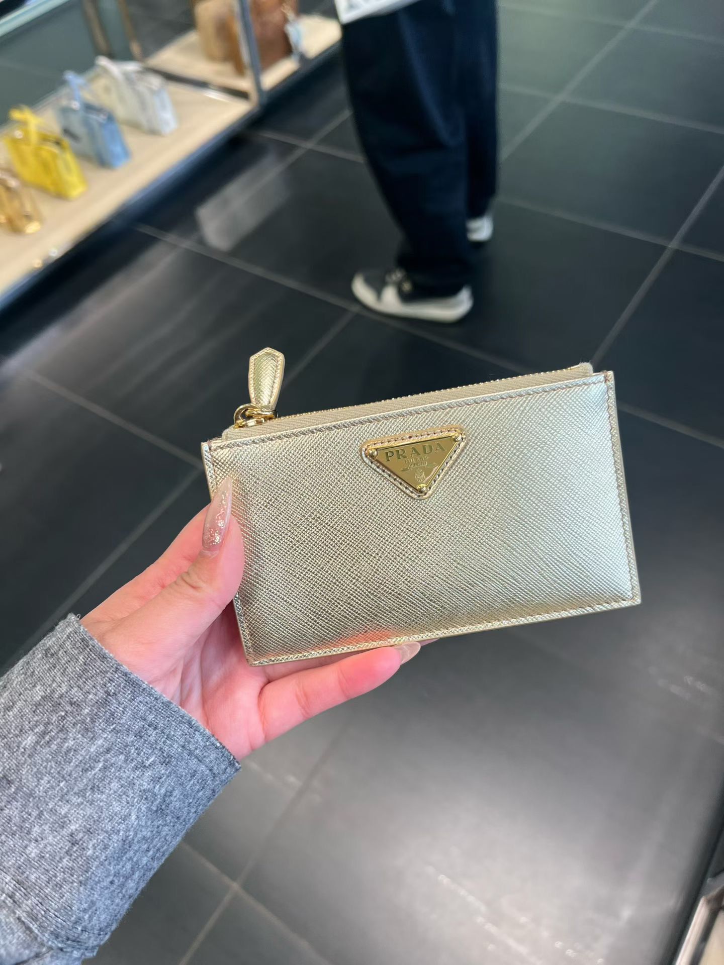 Outlet Prada Zipped Card Holder