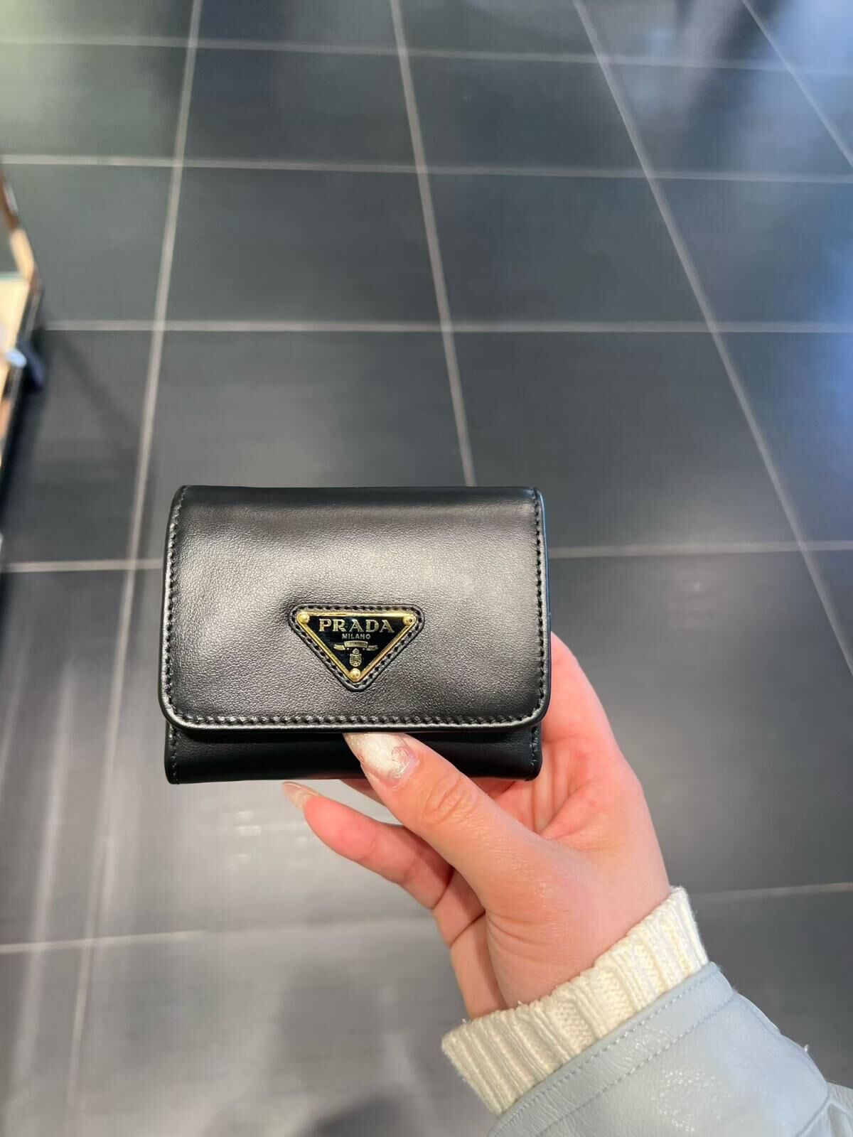 Outlet Prada Trifold Wallet