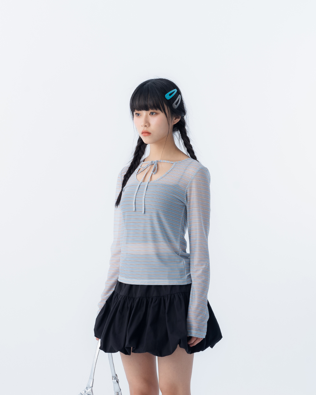 Two-tone striped sheer top, wearable from both front and back, available in two colors.【01099664】in stock+pre-order