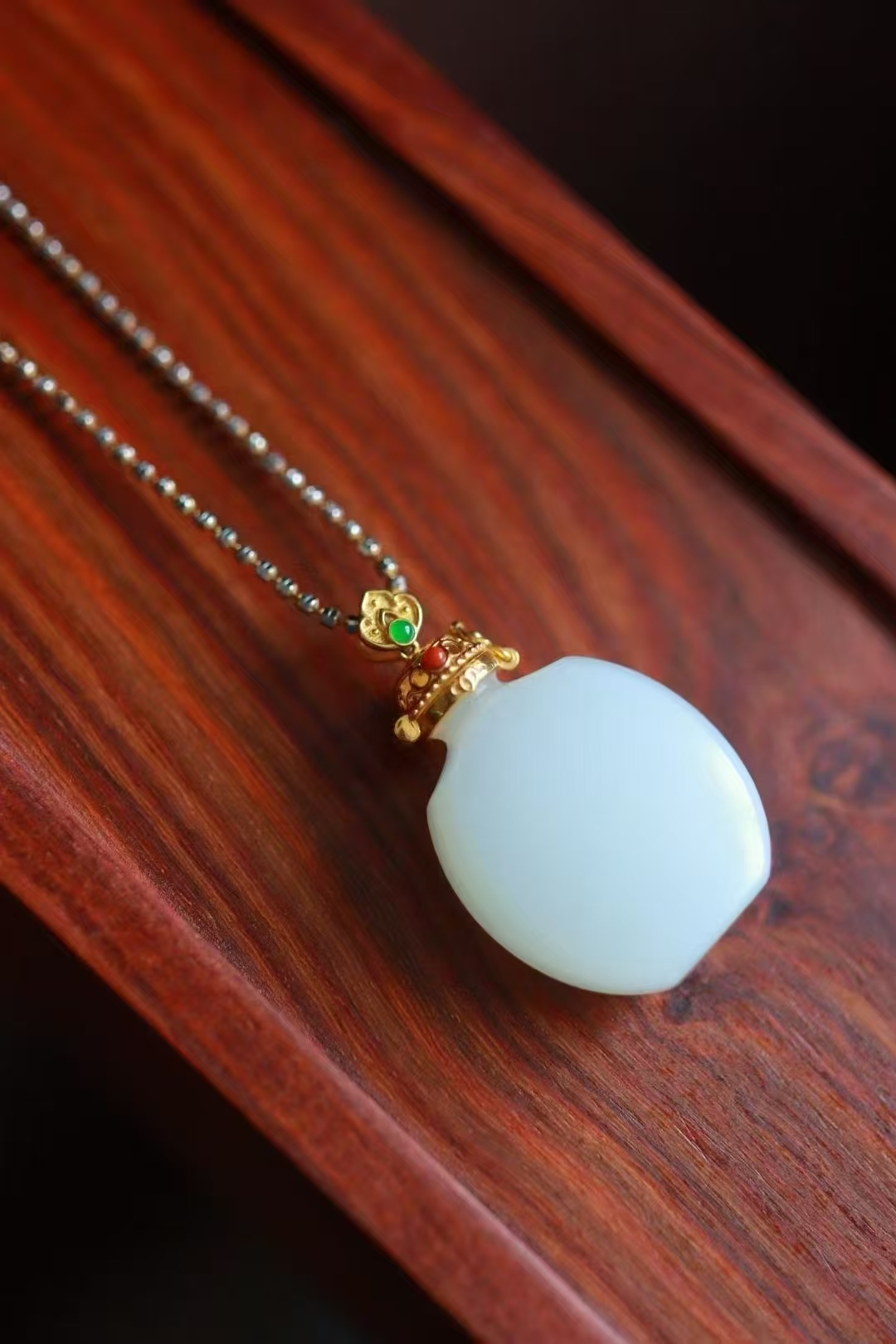 和田玉淨瓶吊墜,天然和田玉軟玉