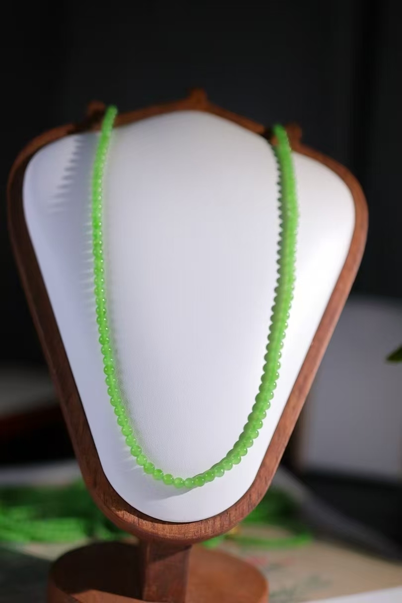 315713 和田玉碧玉烏蘭海蘋果綠珠串 (4mm直徑)