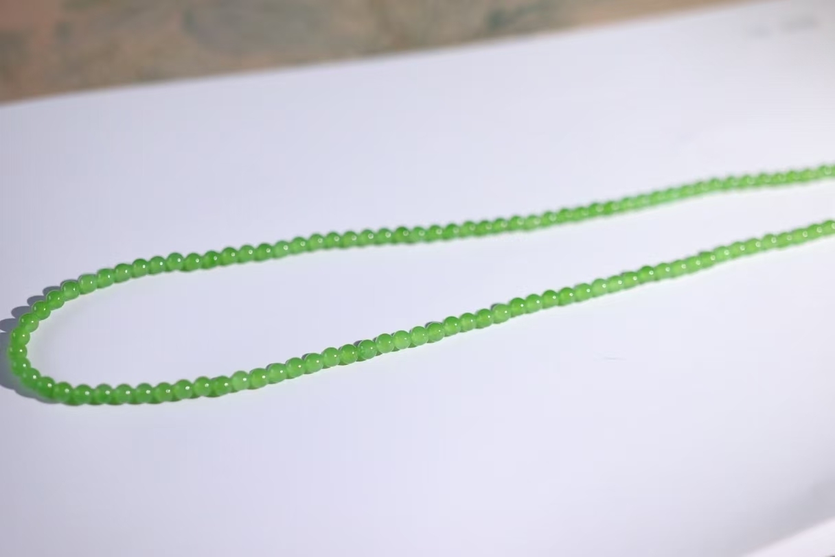315713 和田玉碧玉烏蘭海蘋果綠珠串 (4mm直徑)