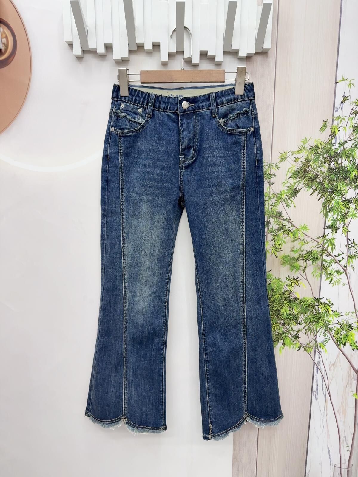 Mar 微喇叭型牛仔褲~152Q