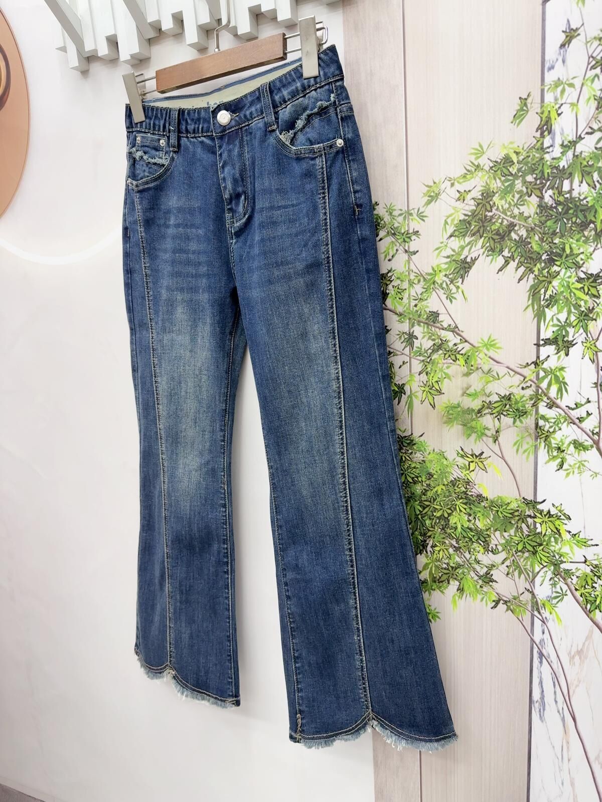 Mar 微喇叭型牛仔褲~152Q