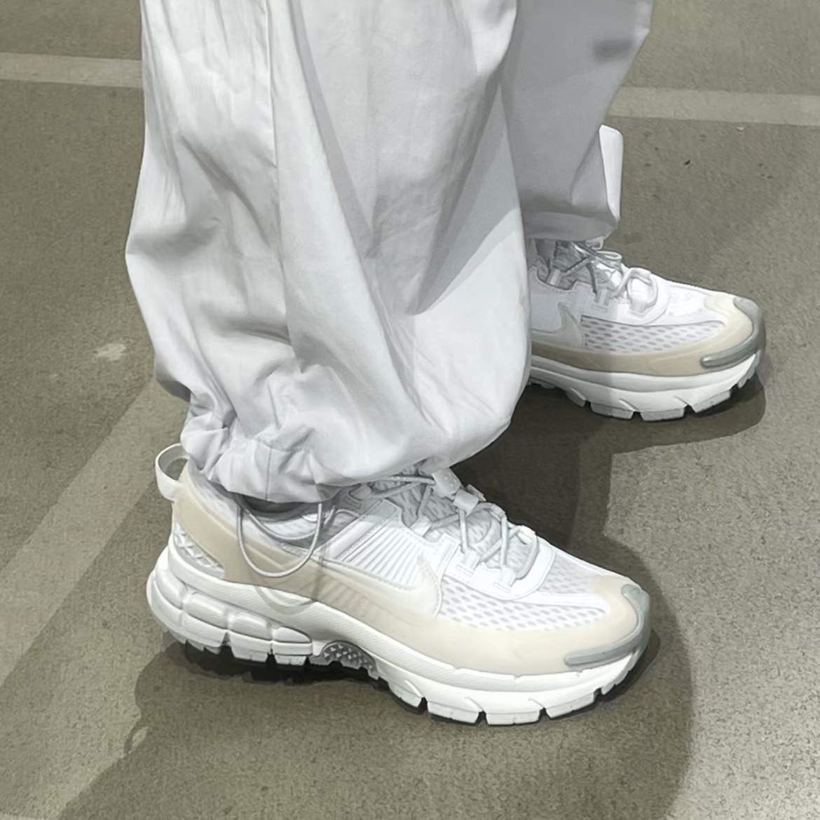 NIKE ZOOM VOMERO ROAM 米白灰 厚底 防潑水 抽繩 休閒鞋 運動 男鞋 HJ4646-100