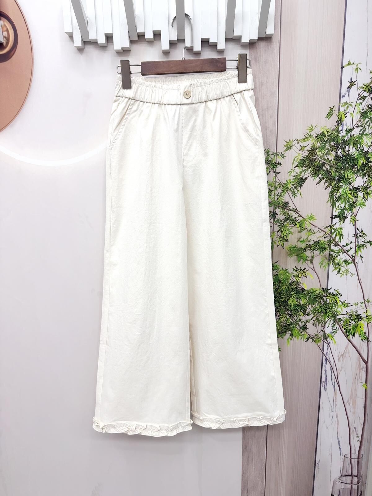 Mar 下腳ruffle 闊腳褲~152AB