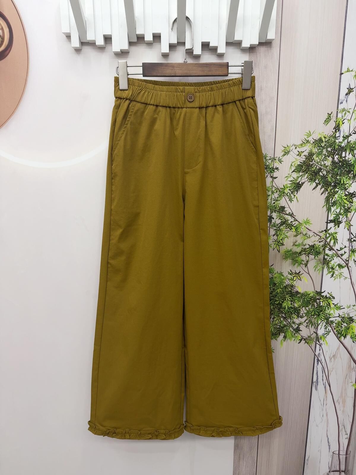 Mar 下腳ruffle 闊腳褲~152AB